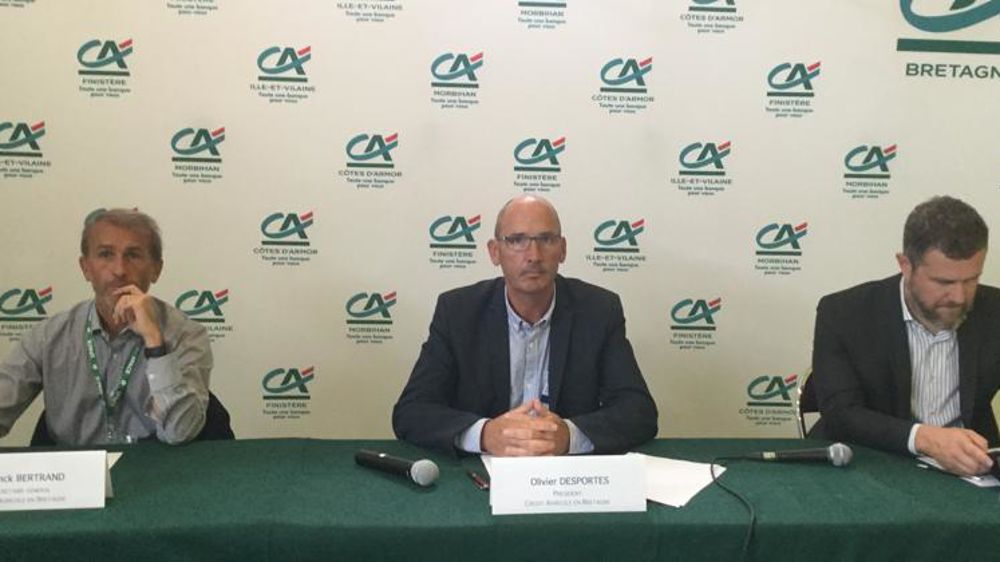 De gauche à droite, Franck Bertrand, secrétaire général du Crédit Agricole en Bretagne, Olivier Desportes, président du Crédit Agricole en Bretagne, et Jean-Christophe Roubin, directeur du marché agricole au Crédit Agricole, lors de la conférence organisée par la banque, au Space à Rennes, le 11 septembre 2018. © I. Lejas